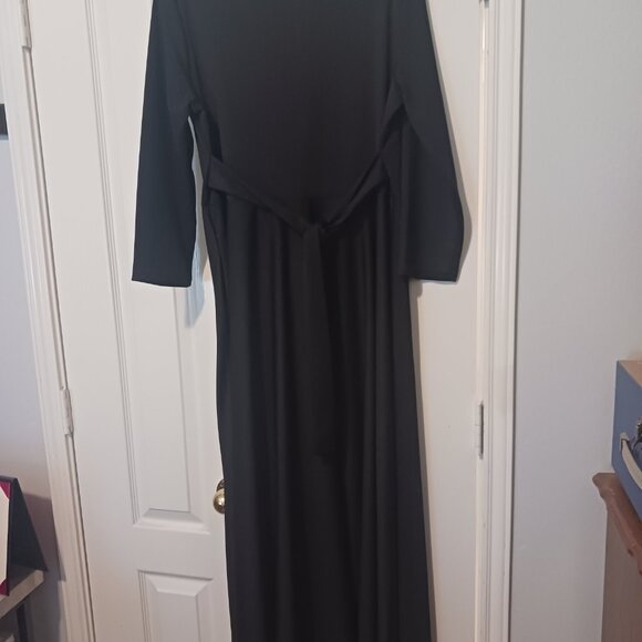 Black Dress - Picture 3 of 5